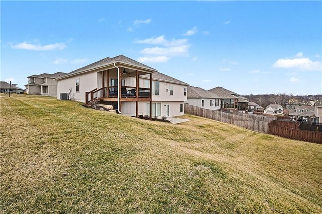 8715 NW 74th Terrace, Kansas City, MO 64152