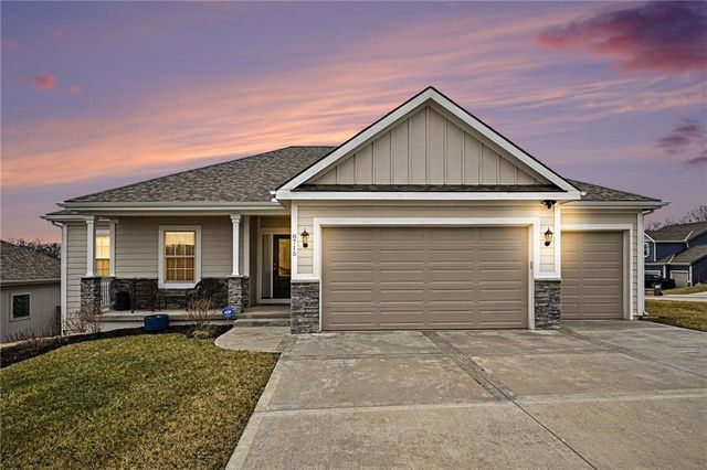 8715 NW 74th Terrace, Kansas City, MO 64152