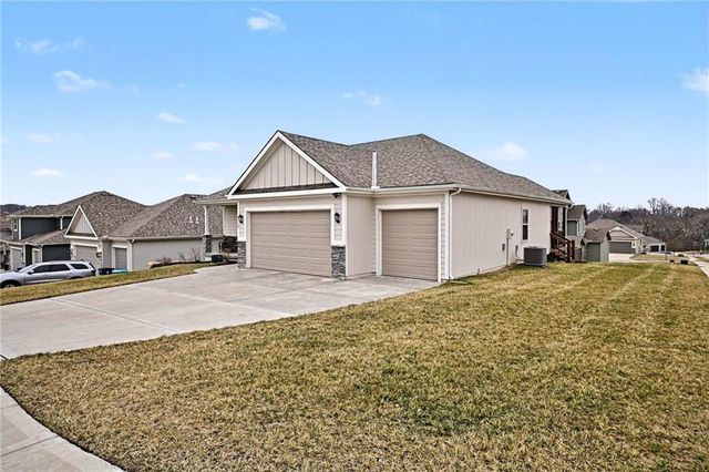 8715 NW 74th Terrace, Kansas City, MO 64152