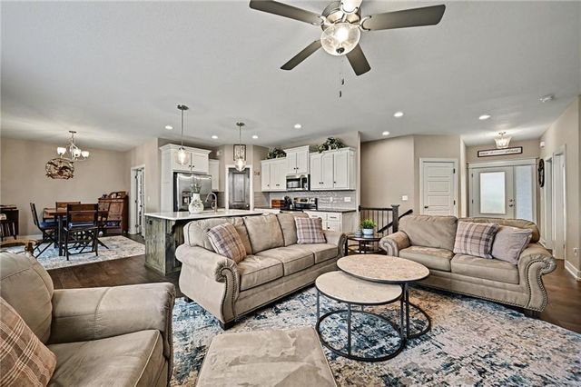 8715 NW 74th Terrace, Kansas City, MO 64152