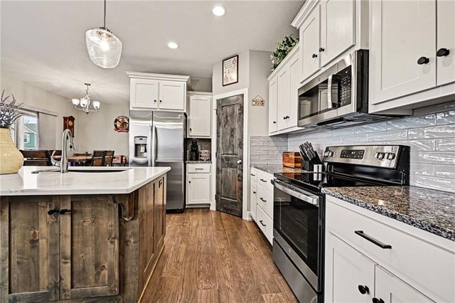 8715 NW 74th Terrace, Kansas City, MO 64152