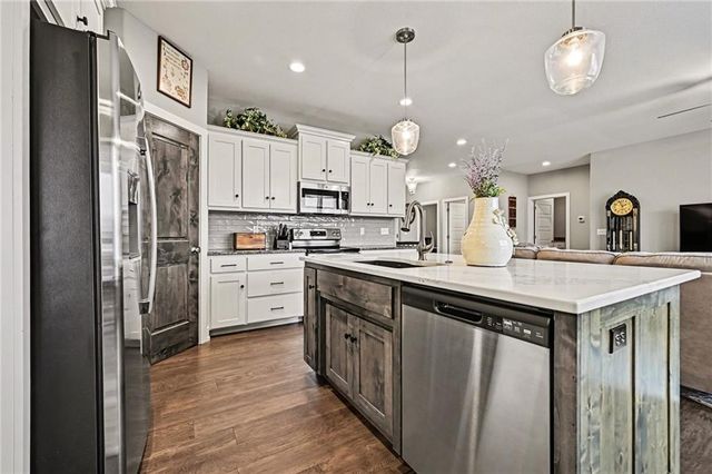 8715 NW 74th Terrace, Kansas City, MO 64152