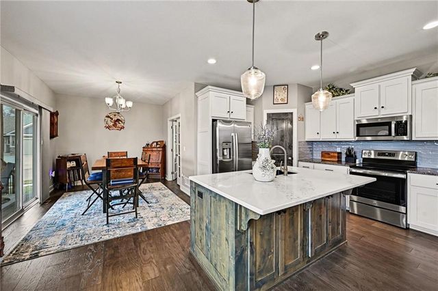 8715 NW 74th Terrace, Kansas City, MO 64152