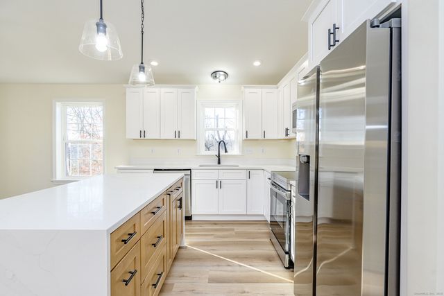 6 Prospect Street, Putnam, CT 06260