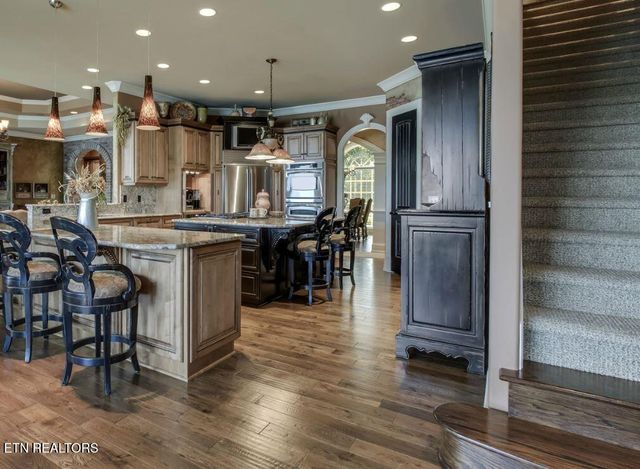 195 Rock Point Drive, Vonore, TN 37885
