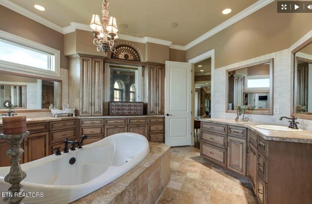 195 Rock Point Drive, Vonore, TN 37885