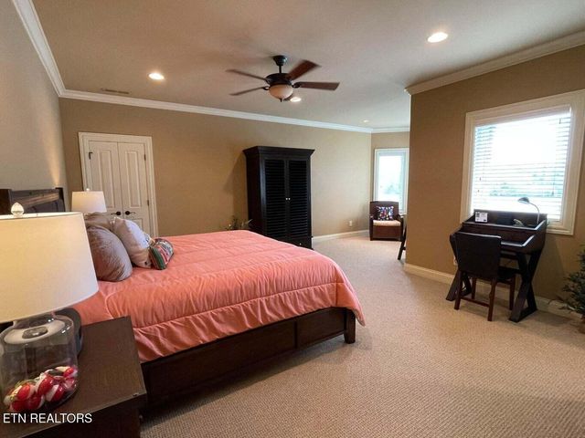 195 Rock Point Drive, Vonore, TN 37885