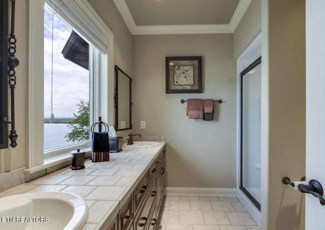 195 Rock Point Drive, Vonore, TN 37885