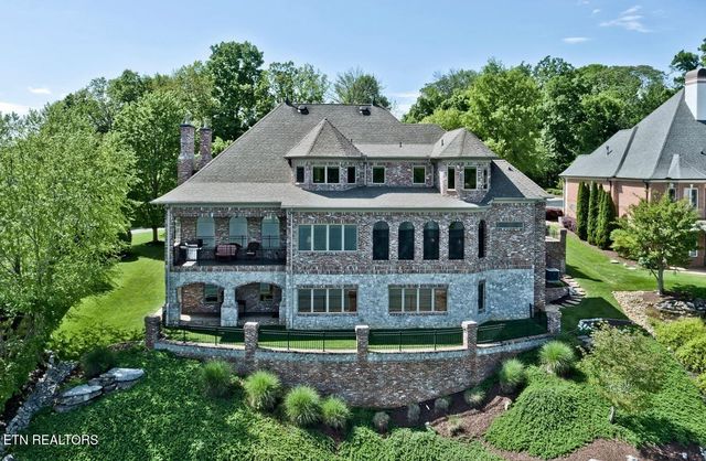 195 Rock Point Drive, Vonore, TN 37885