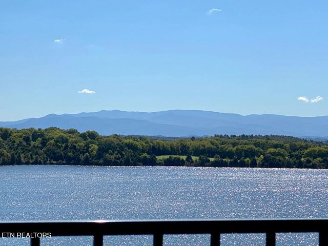 195 Rock Point Drive, Vonore, TN 37885