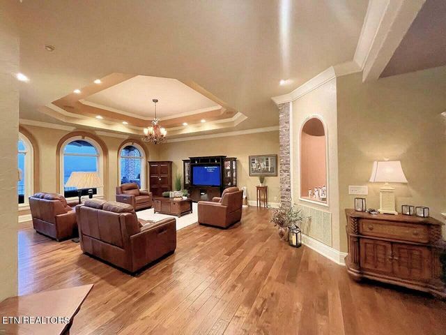 195 Rock Point Drive, Vonore, TN 37885