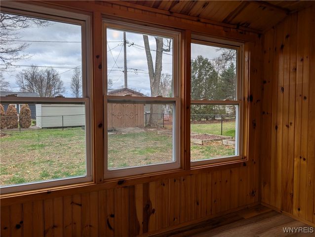 13 Crescent Drive, Newstead, NY 14001