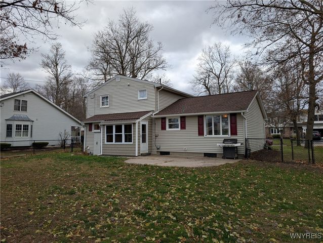 13 Crescent Drive, Newstead, NY 14001