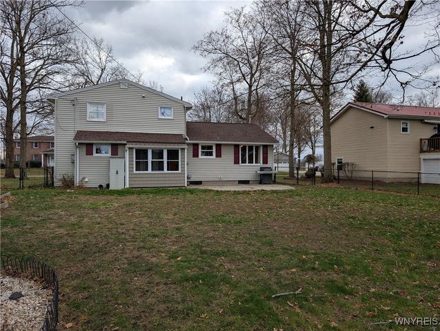 13 Crescent Drive, Newstead, NY 14001