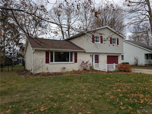 13 Crescent Drive, Newstead, NY 14001