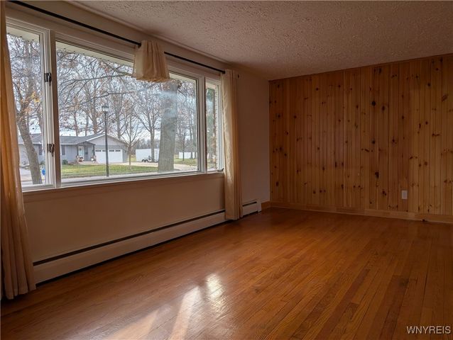 13 Crescent Drive, Newstead, NY 14001