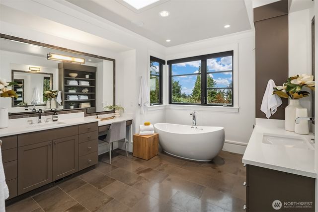 9036 NE 26th Street, Clyde Hill, WA 98004