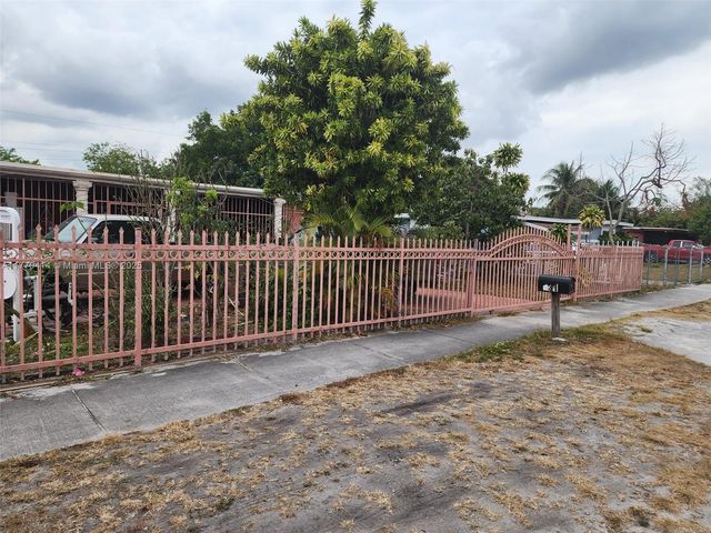 831 NW 140th St, Miami, FL 33168