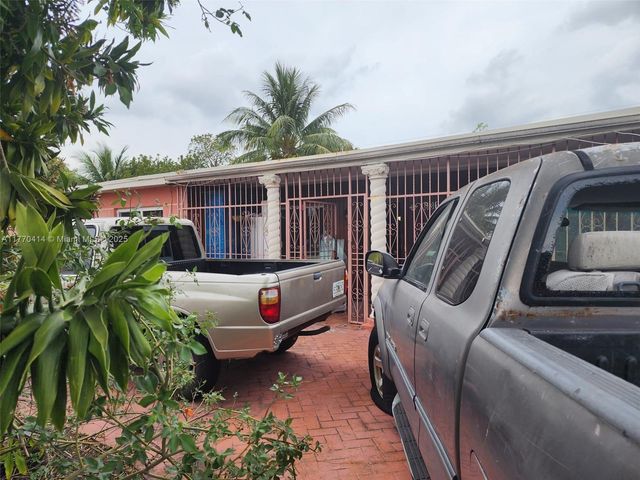 831 NW 140th St, Miami, FL 33168