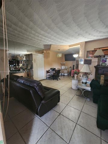 831 NW 140th St, Miami, FL 33168