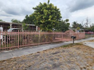 831 NW 140th St, Miami, FL 33168