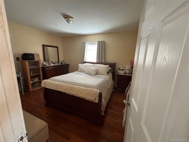 7 Catherine Court, Elmont, NY 11003