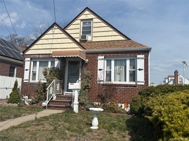 7 Catherine Court, Elmont, NY 11003
