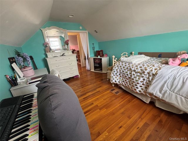 7 Catherine Court, Elmont, NY 11003