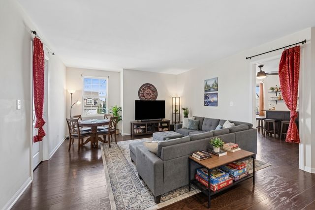 24 BEVERLY Lane, Hawthorn Woods, IL 60047