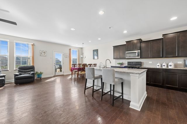 24 BEVERLY Lane, Hawthorn Woods, IL 60047