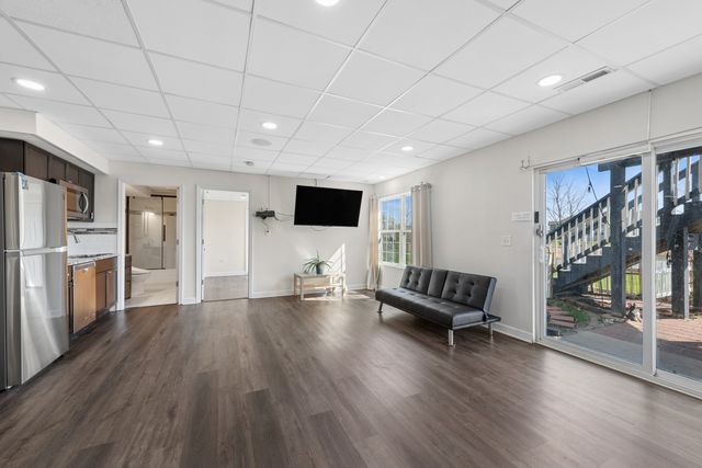 24 BEVERLY Lane, Hawthorn Woods, IL 60047