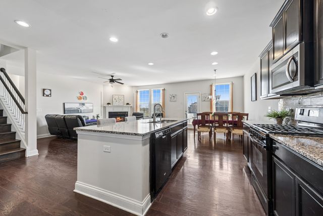 24 BEVERLY Lane, Hawthorn Woods, IL 60047