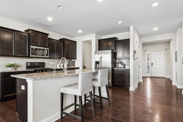 24 BEVERLY Lane, Hawthorn Woods, IL 60047