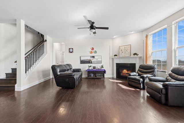 24 BEVERLY Lane, Hawthorn Woods, IL 60047