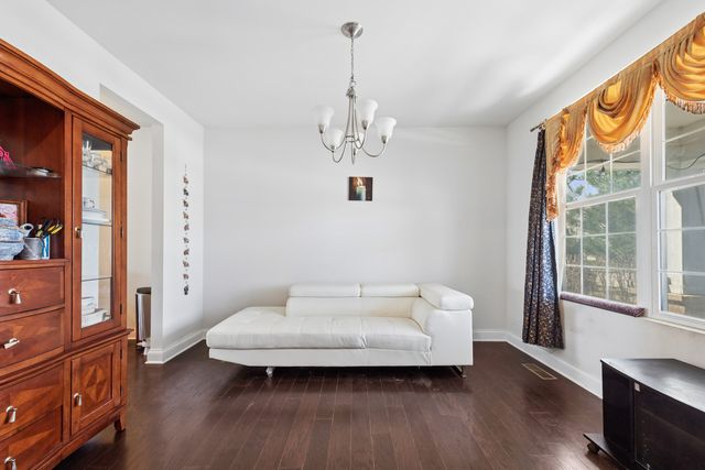 24 BEVERLY Lane, Hawthorn Woods, IL 60047