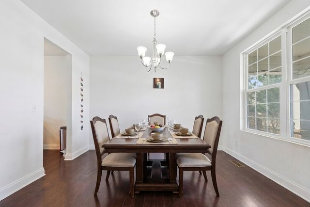 24 BEVERLY Lane, Hawthorn Woods, IL 60047