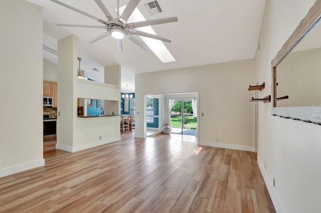 5065 Arbor Glen Cir, Lake Worth, FL 33463