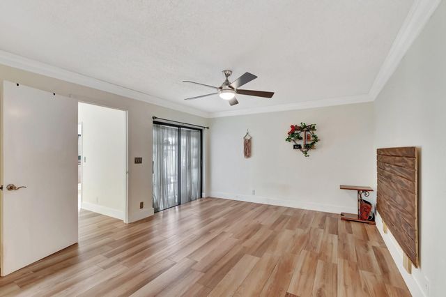 5065 Arbor Glen Cir, Lake Worth, FL 33463