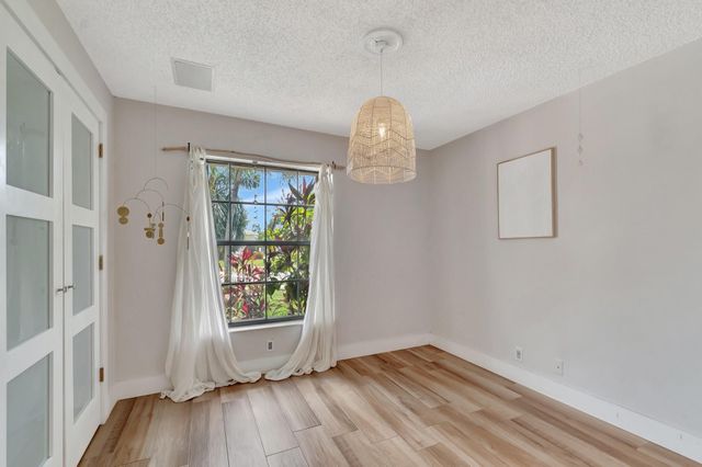 5065 Arbor Glen Cir, Lake Worth, FL 33463