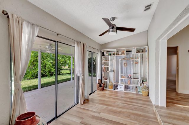 5065 Arbor Glen Cir, Lake Worth, FL 33463