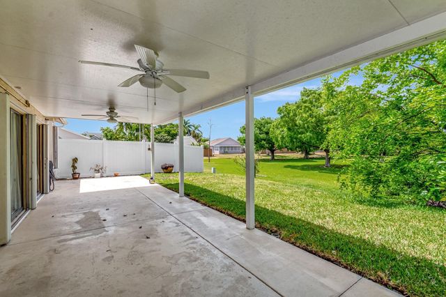 5065 Arbor Glen Cir, Lake Worth, FL 33463