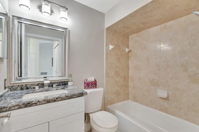 5065 Arbor Glen Cir, Lake Worth, FL 33463