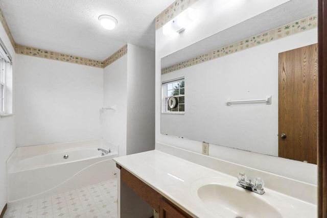 16 W Fieldstone, Etna, OH 43062