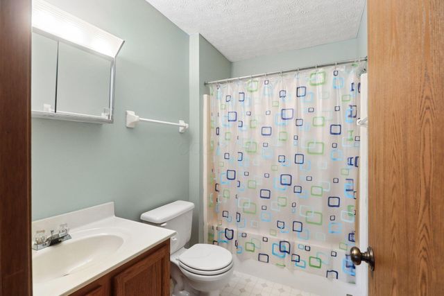 16 W Fieldstone, Etna, OH 43062