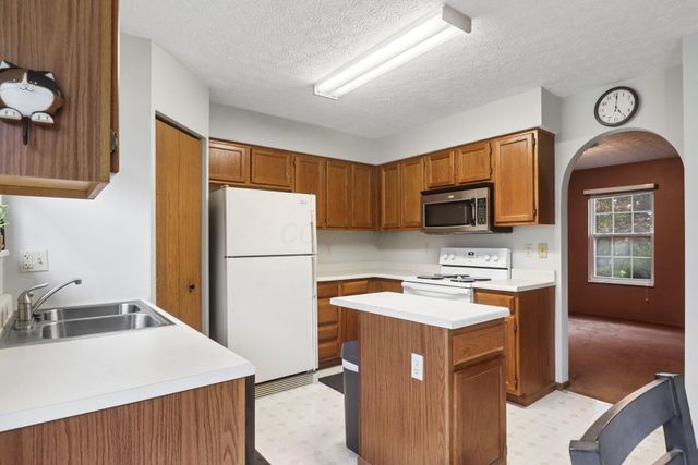 16 W Fieldstone, Etna, OH 43062