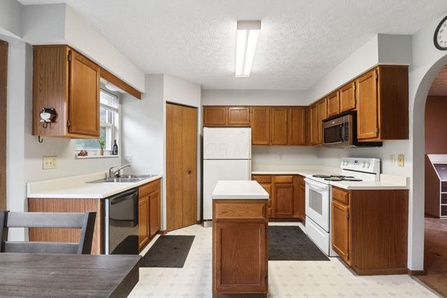 16 W Fieldstone, Etna, OH 43062