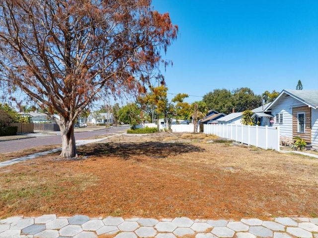 2555 BURLINGTON AVENUE N, St Petersburg, FL 33713