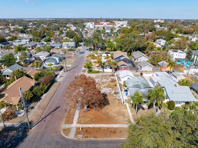 2555 BURLINGTON AVENUE N, St Petersburg, FL 33713