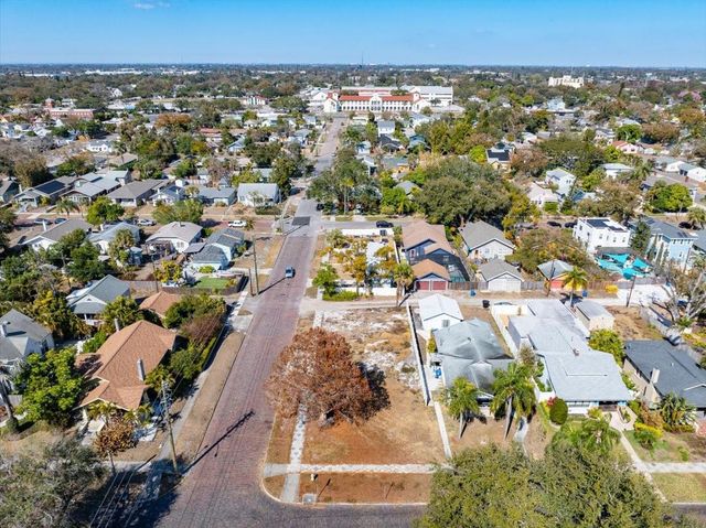 2555 BURLINGTON AVENUE N, St Petersburg, FL 33713