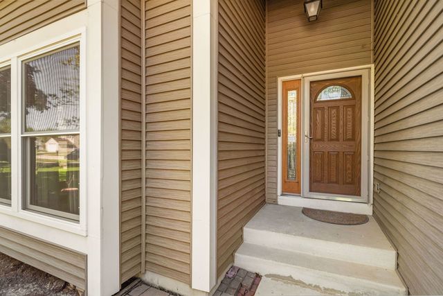 1003 Wesley Drive, Crystal Lake, IL 60014